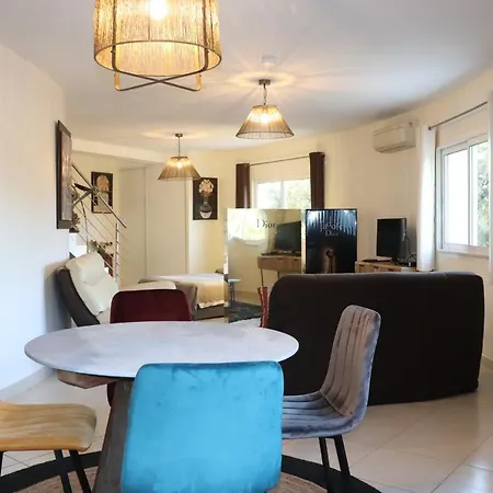 50 M2 Avec Parking Gratuit Sur Place