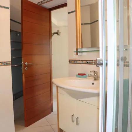 50 M2 Avec Parking Gratuit Sur Place Apartamento Vailhauques