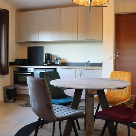 50 M2 Avec Parking Gratuit Sur Place Vailhauques