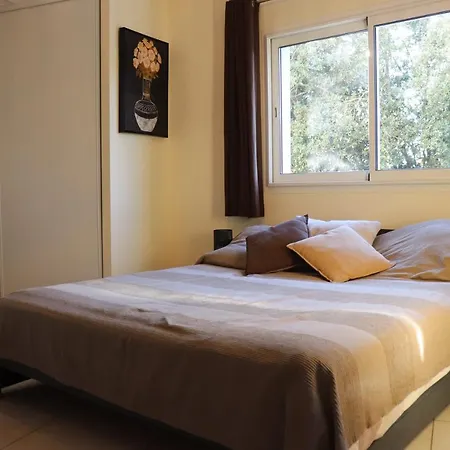 50 M2 Avec Parking Gratuit Sur Place * Vailhauques