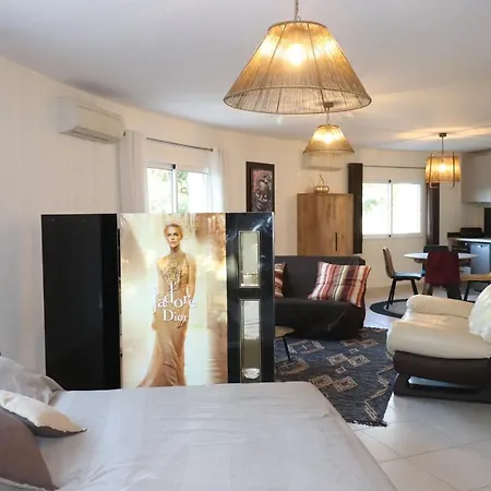 50 M2 Avec Parking Gratuit Sur Place Apartment