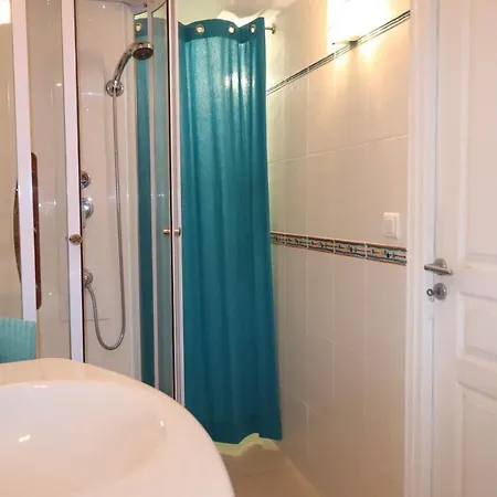 Apartment 50 M2 Avec Parking Gratuit Sur Place Vailhauques