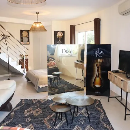 50 M2 Avec Parking Gratuit Sur Place Apartment *