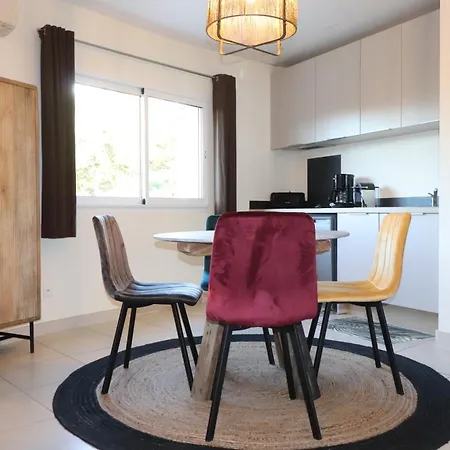 Apartment 50 M2 Avec Parking Gratuit Sur Place