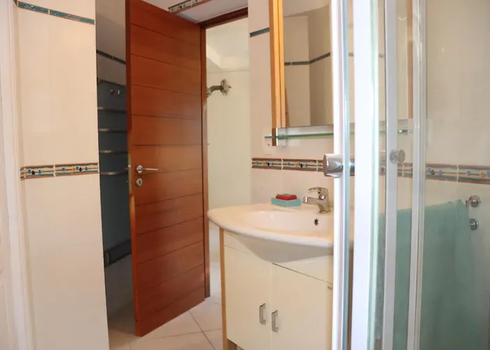 50 M2 Avec Parking Gratuit Sur Place Apartamento Vailhauques
