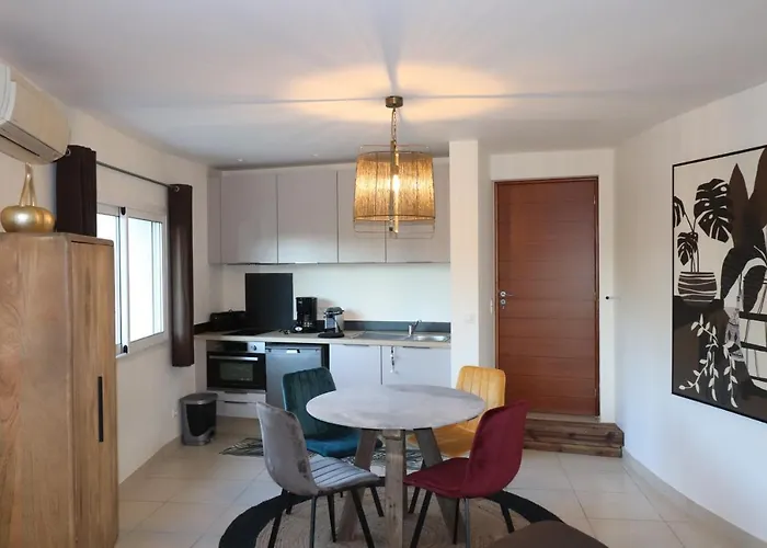 50 M2 Avec Parking Gratuit Sur Place