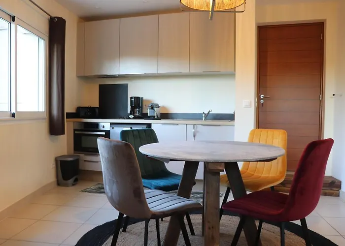 50 M2 Avec Parking Gratuit Sur Place Vailhauques