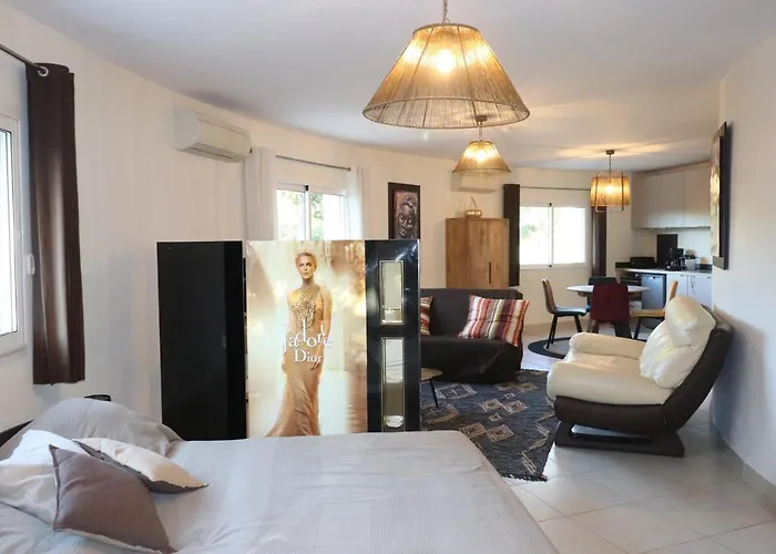 50 M2 Avec Parking Gratuit Sur Place Apartamento