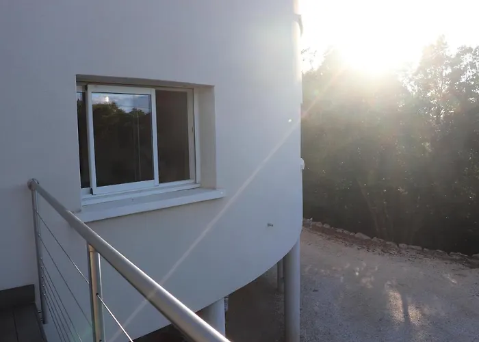 50 M2 Avec Parking Gratuit Sur Place